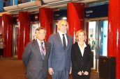 Luis González Díez, Enrique Ruiz Escudero y Núria Bosch Sagrera, vicepresidenta del COF de Barcelona, durante la inauguración de Infarma Madrid 2018