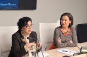 Encarnación Cruz, de BioSim y Raquel Martínez, del CGCOF, durante su intervención en la jornada.