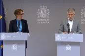 Los ministros de Sanidad, Mónica García y de Interior, Fernando Grande Marlaska, durante la rueda de prensa.