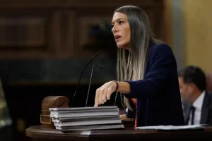 Miriam Nogueras en el Congreso de los Diputados.