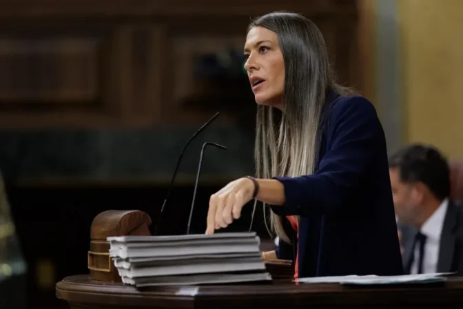 Miriam Nogueras en el Congreso de los Diputados.