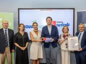 De izda. a dcha.: Antonio Bresó, Lorena Callejón (miembros del consejo de administración
de NOVACOFM); Elena Mantilla, directora general de Madrid Excelente; Manuel Mtez. del Peral,
presidente del COFM y NOVACOFM; Margarita Alfonsel (miembro del consejo de administración
de NOVACOFM), Óscar Ortega, director general de NOVACOFM.