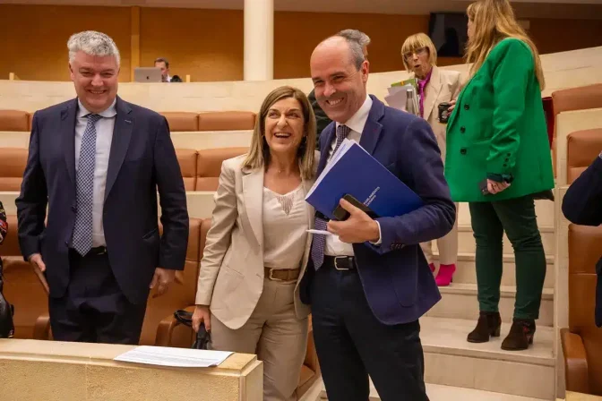 La presidenta Mª José Sáenz de Buruaga a la finalización del debate parlamentario.