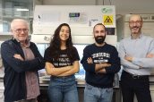 De izquierda a derecha, los investigadores Ismael Mingarro, Laura Gadea Salom, Gerard Duart y Luis Martínez Gil, de la Universitat de València.