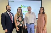 Guillermo Estrada, coordinador del Grupo de Respiratorio y Tabaquismo de SEFAC; Navidad Sánchez, vicepresidenta 3ª de SEFAC; Rafael Areñas, vicepresidente 3º del COFM, y Antonela Jiménez, presidenta de SEFAC Madrid