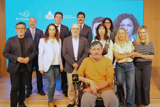 De izquierda a derecha, primera fila: Julio Mayol, Inmaculada Ibáñez, Josep Pifarré, Miguel Ángel Camacho, Elena Urdaneta, Mar Barreno, Carina Escobar. Detrás: Pablo Herrera, Manuel Martínez del Peral, Daniel Baldó y Elena Fdez. Cano.