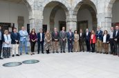 Equipo de la sanidad cántabra en el Parlamento regional.