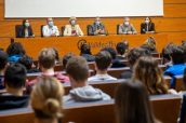 Amelia Martín Uranga (Farmaindustria), Marcos López Hoyos (Idival), Marina Lombó (consejera de Educación), Raúl Pesquera (consejero de Sanidad), Galo Peralta (Idival) y Noelia Vega (Hospital de Valdecilla), en la inauguración.