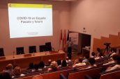 Fernando Simón durante su intervención en la facultad de Medicina, en Ciudad Real.