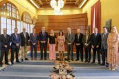 Imagen de la visita de los representantes del Cacof al Parlamento andaluz.